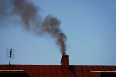 Praha zakáže od října 2020 topení uhlím, briketami a koksem ve starých kotlích