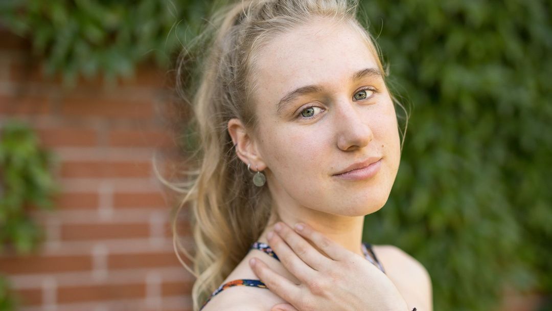 "Dal mi jasně najevo, co by si přál, a já jsem se mu snažila zavděčit. Nepůsobil přitom jako agresivní, fyzický silný chlap, spíš jako člověk, který ve vás automaticky vzbudí respekt," vzpomíná Táňa.