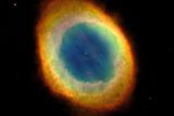 23. Prstencová mlhovina je planetární mlhovina rozpínající se rychlostí 20 až 30 kilometrů za sekundu ve vzdálenosti přes dva tisíce světelných let od Země.