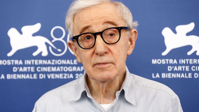Režisér Woody Allen na benátském filmovém festivalu v roce 2023.