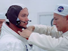 Michael Collins se připravuje na cestu Apolla 11.