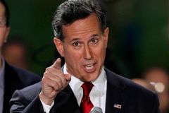 Republikán Santorum vzdal kandidaturu na prezidenta USA a podpořil Rubia