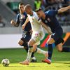 fotbal, Liga národů 2018/2019, Slovensko - Česko, Michael Krmenčík dává gól v souboji s Milanem Škriniarem
