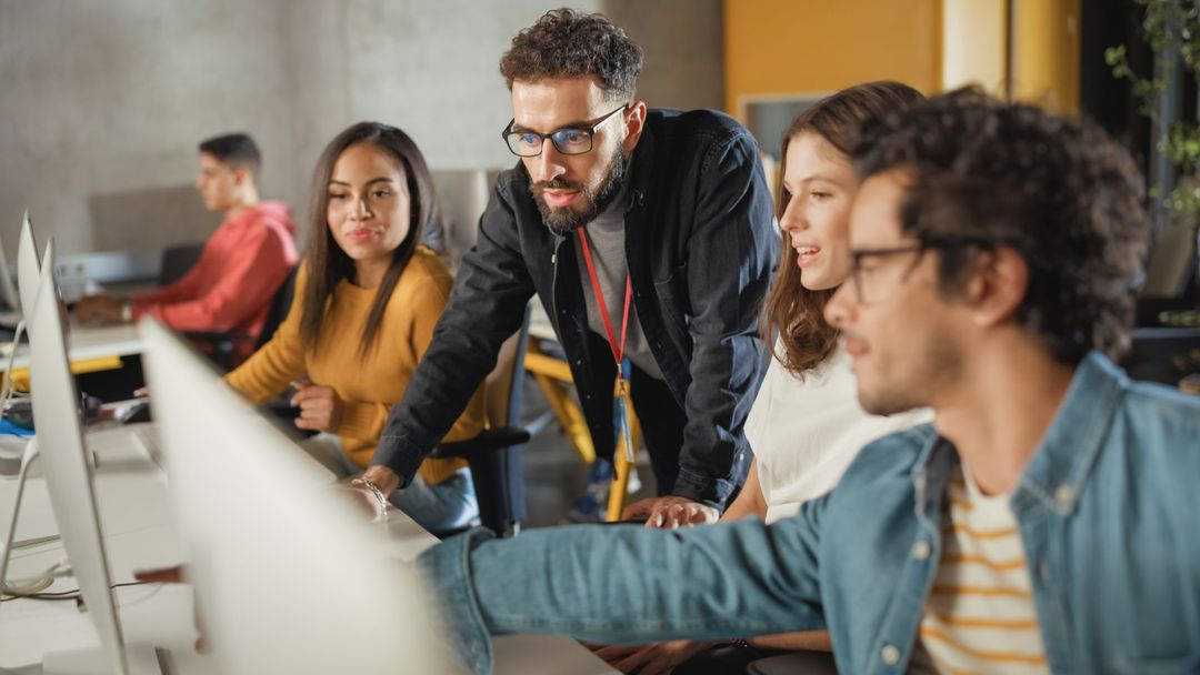 Z průzkumu Univerzity Karlovy z roku 2009 vyšlo najevo, že s obtěžováním ze strany pedagoga se v rámci vysokoškolského studia setkalo až 78 procent studentů a studentek.