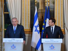 Benjamin Netanjahu a Emmanuel Macron