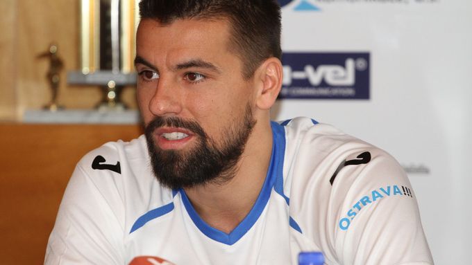 Milan Baroš po zápase v Plzni přiznal, že si bude muset zvyknout na styl řízení českých rozhodčích.