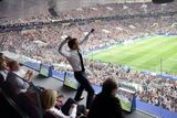 Rušno bylo i ve VIP sektorech. Francouzský prezident Emmanuel Macron ve finále MS emotivně slavil.