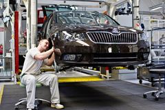 Závislost Česka na automobilovém průmyslu roste, tržby poprvé překonaly bilion korun