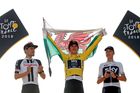 Tour de France 2018, závěrečný ceremoniál: zleva Tom Dumoulin, Geraint Thomas a Chris Froome