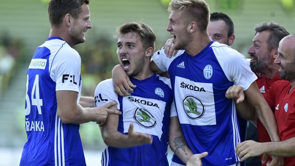 Mladá Boleslav (Tomáš Ladra, Antonín Křapka a Jan Král slaví branku)
