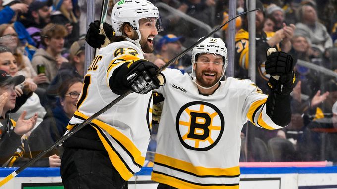 Zachův gól do prázdné branky v zápase NHL St. Louis - Boston