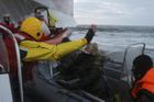 Loď Greenpeace, kterou zadržovalo Rusko, má zase potíže