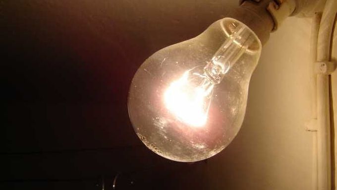 Klasické žárovky mají nízkou životnost a vysokou spotřebu energie