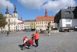 Radnice v Jihlavě má i jiné problémy než obludu uprostřed historického náměstí.