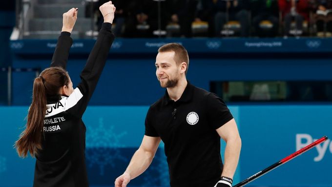Dopingový případ ruského curlera zkomplikoval možné omilostnění výpravy pro závěrečný ceremoniál.