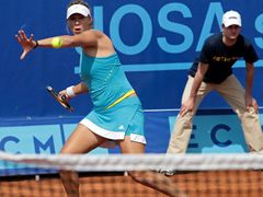 Alicia Moliková přehrála domácí Hlaváčkovou 5:7, 7:5 a 6:4.