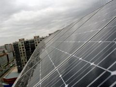 Fotovoltaická elektrárna na střeše hlavní budovy ministerstva životního prostředí.