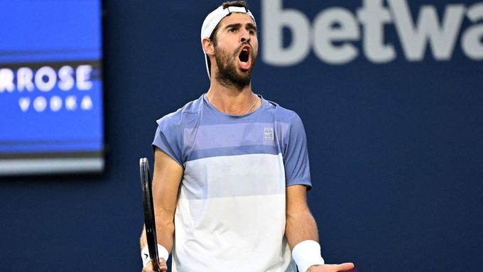 Karen Chačanov během finále v Torontu proti Benu Sheltonovi