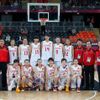 Čínské basketbalistky pózují před utkáním s Češkami na turnaji OH 2012 v Londýně.