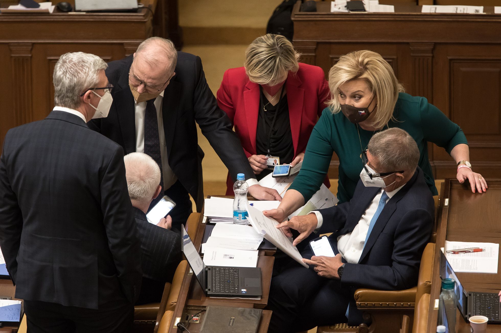 Poslanecká sněmovna - hlasování o důvěře vládě - Andrej Babiš, Alena Schillerová, poslanecký klub ANO
