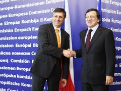 Now all smiles but if he doesn't sign? Jose Manuel Barroso and Jan Fischer after meeting in Brussels