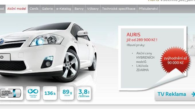 Automobilka v reklamě lhala: Skutečná cena hybridní Toyoty Auris je mnohem vyšší.