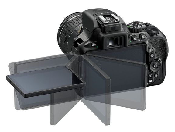Nikon D5600 má výklopný a otočný dotykový displej.
