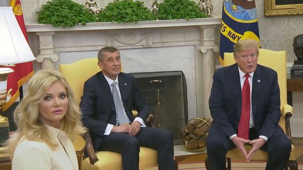 Premiér Andrej Babiš a jeho manželka Monika takové jednání příliš neznají. Na konci setkání s Donaldem Trumpem se spustila palba otázek od novinářů.