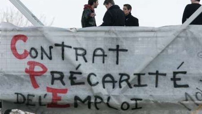 Studenti protestují proti nově zaváděné "smlouvě prvního zaměstnání", známé ve Francii pod zkratkou CPE.