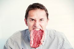 Uzeniny a červené maso zvyšují podle WHO riziko rakoviny. Odborníci: Kvalitní maso není nebezpečné