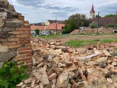 Tahle demolice je čerstvá. Místo jednoho z původních dvorů vznikne bytovka.