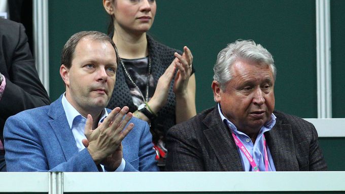 Ministr Chládek zaplatí zpochybňované projekty. Část peněz půjde i organizacím, které řídí vlivný muž českého sportu Miroslav Černošek (vpravo).