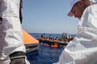 Video: Pátrání ve Středomoří pokračuje, hledá se 200 běženců