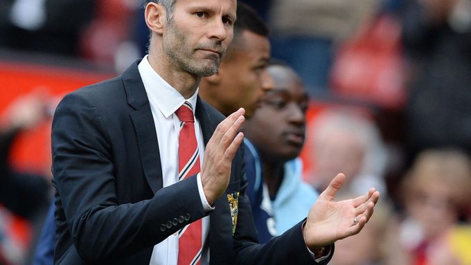 Hráči Manchesteru United uvítali svého nového kouče Ryana Giggse na lavičce výhrou 4:0