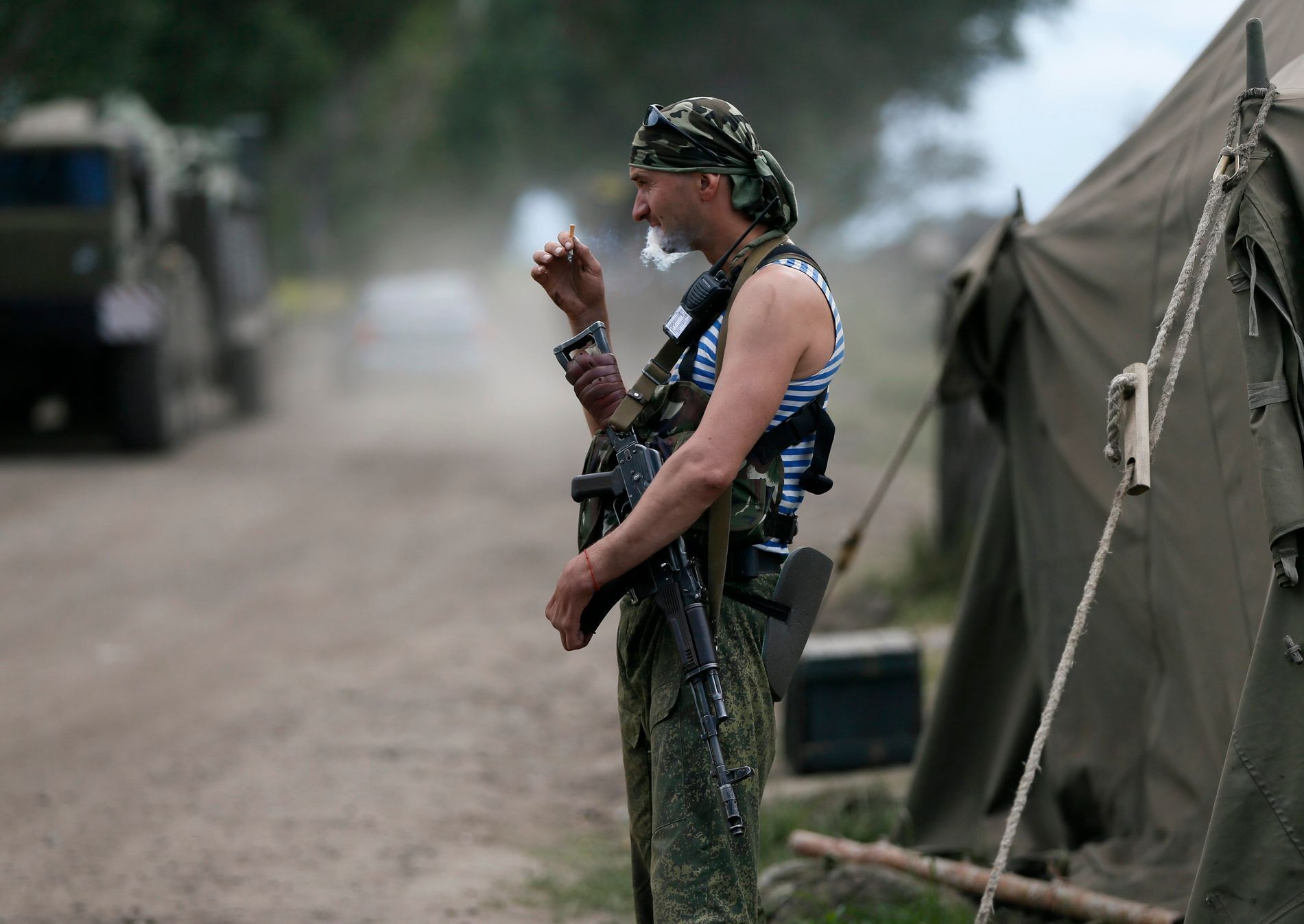 voják - vojenská základna - slavjansk - ukrajina