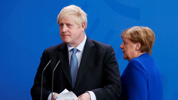 Boris Johnson s Angelou Merkelovou