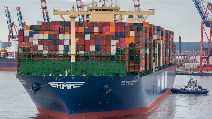 Největší nákladní loď na světě HMM Algeciras.