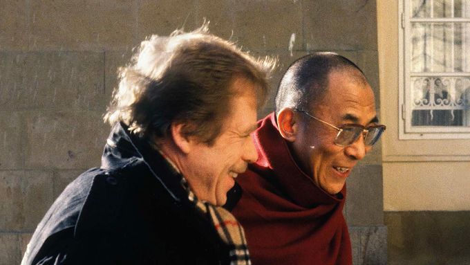 Hodně se meditovalo. Výstava připomíná dalajlamovu první návštěvu v Praze