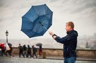 Kvůli silnému větru zůstává bez proudu několik set českých domácností