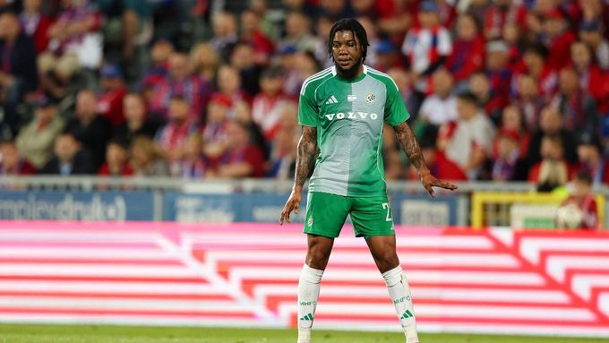 Trivante Stewart v utkání proti Čenstochové