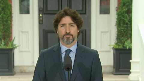 Smutný hit internetu. Kanadský premiér 21 vteřin mlčel po dotazu na Trumpa