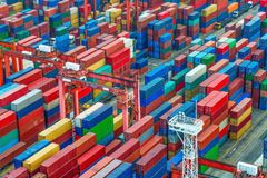 Výrobci kontejnerů nestíhají reagovat na poptávku. Rozkvět obchodu je zaskočil