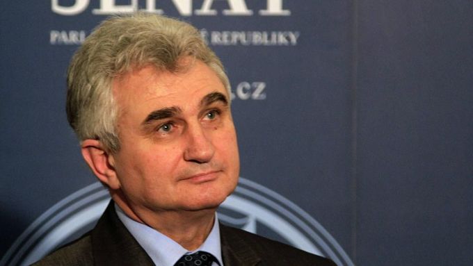 Milan Štěch bude čtyři týdny v rekonvalescenci. Sobotkův spojenec se vzdal nominace na místopředsedu ČSSD.