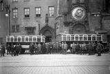První autobusy v Praze před 90 lety. Slavnostní zahájení z 20. června 1925.