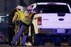 Na koncertu v Las Vegas střílel 64letý muž. Obětí je nejméně 58, zraněných přes pět set