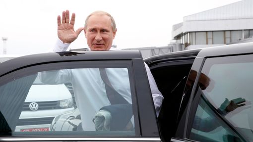 Ruský prezident Vladimir Putin v běloruském Minsku, kde má jednat o krizi na Ukrajině. Tváří v tvář se potká se svým protějškem Petrem Porošenkem.