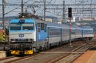 Provoz vlaků mezi Prahou a Berounem komplikuje porucha na trakčním vedením