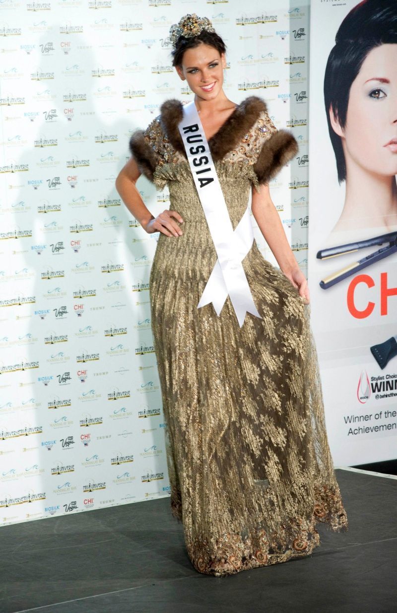 Finalistky Miss Universe v národních kostýmech - Miss Rusko
