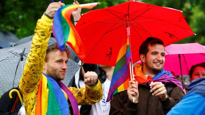 Němečtí homosexuálové oslavují uzákonění "sňatků pro všechny" (červen 2017).