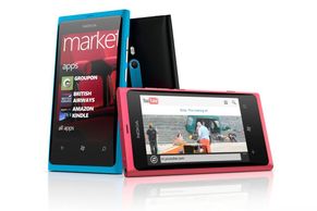 Nokia ukázala zbraň proti iPhonu a Androidu. Lumia 800 a 710